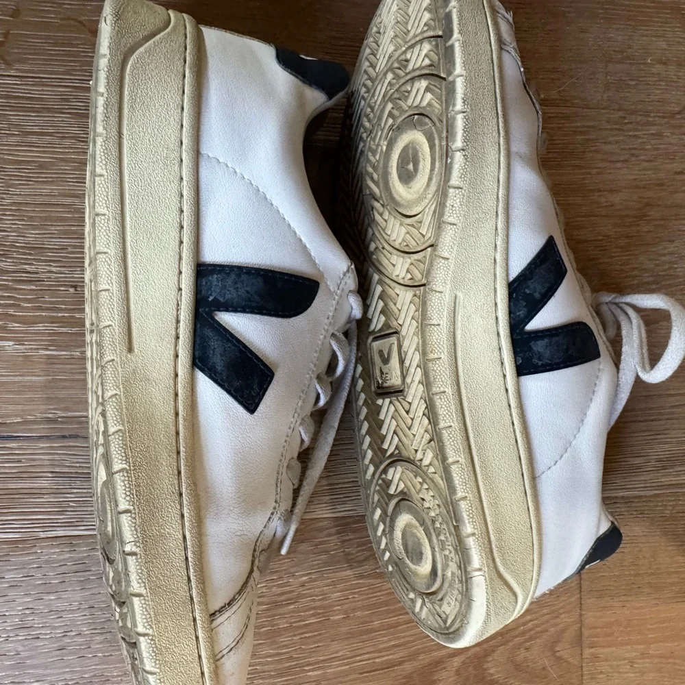 Veja White Sneakers women’s siz9 price firm!!